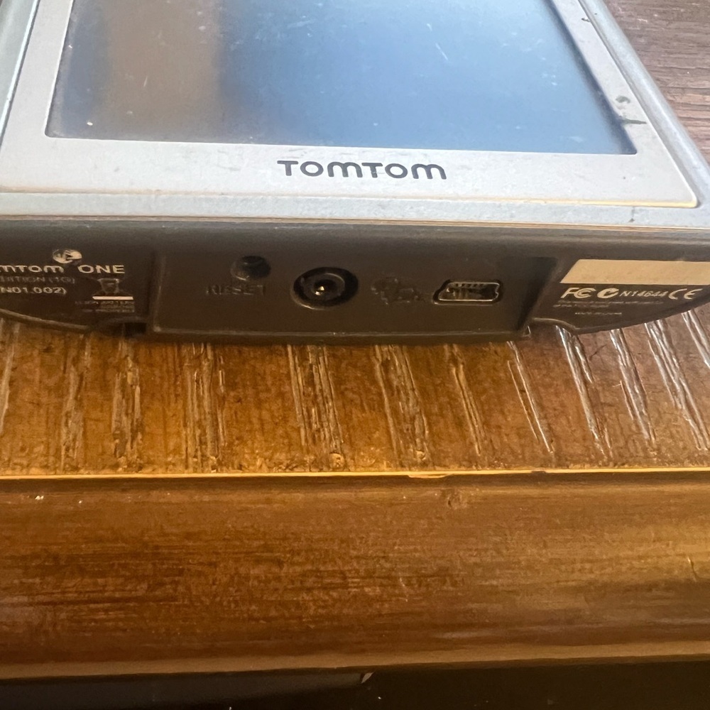 Silver GPS Navigation Device - Picture 3 of 4